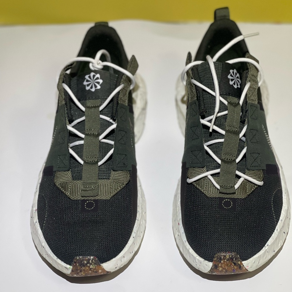 Men's Casual Black and Olive Lightweight Sneakers